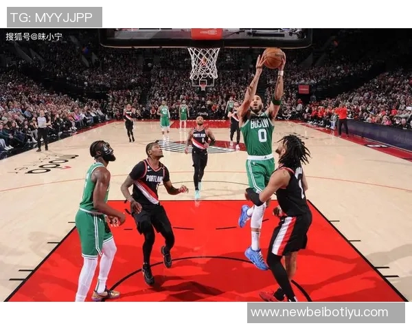 杰伦布朗三节狂砍30分5篮板助力球队进攻势头强劲